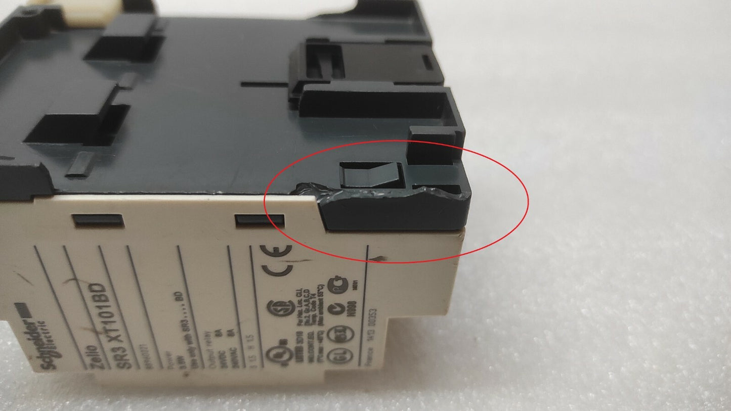 SE ZELIO SR3 XT101BD LOGIC RELAY 88960221 SR3XT101BD