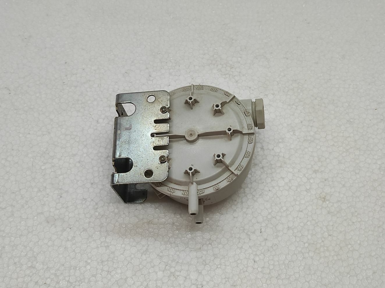 HUBA CONTROL 604 MECHANICAL PRESSURE SWITCH 0.2-3 mbar MAX 50/75 mbar 604.900000