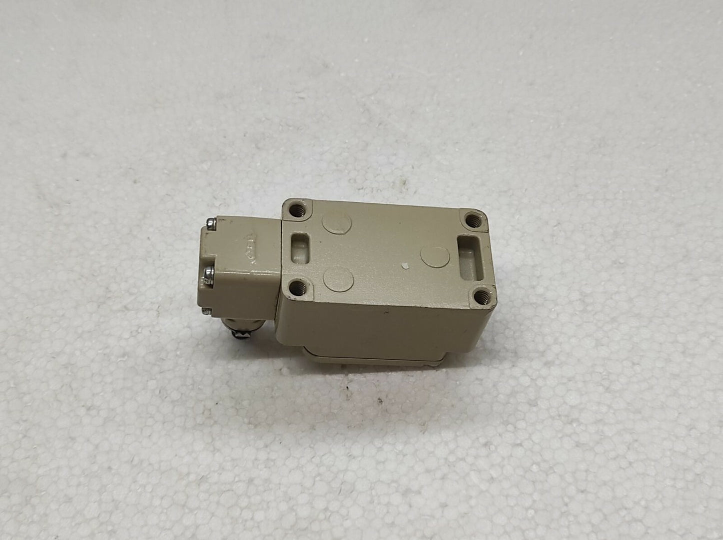 AZBIL 1LS-J553 LIMIT SWITCH NEMA A300