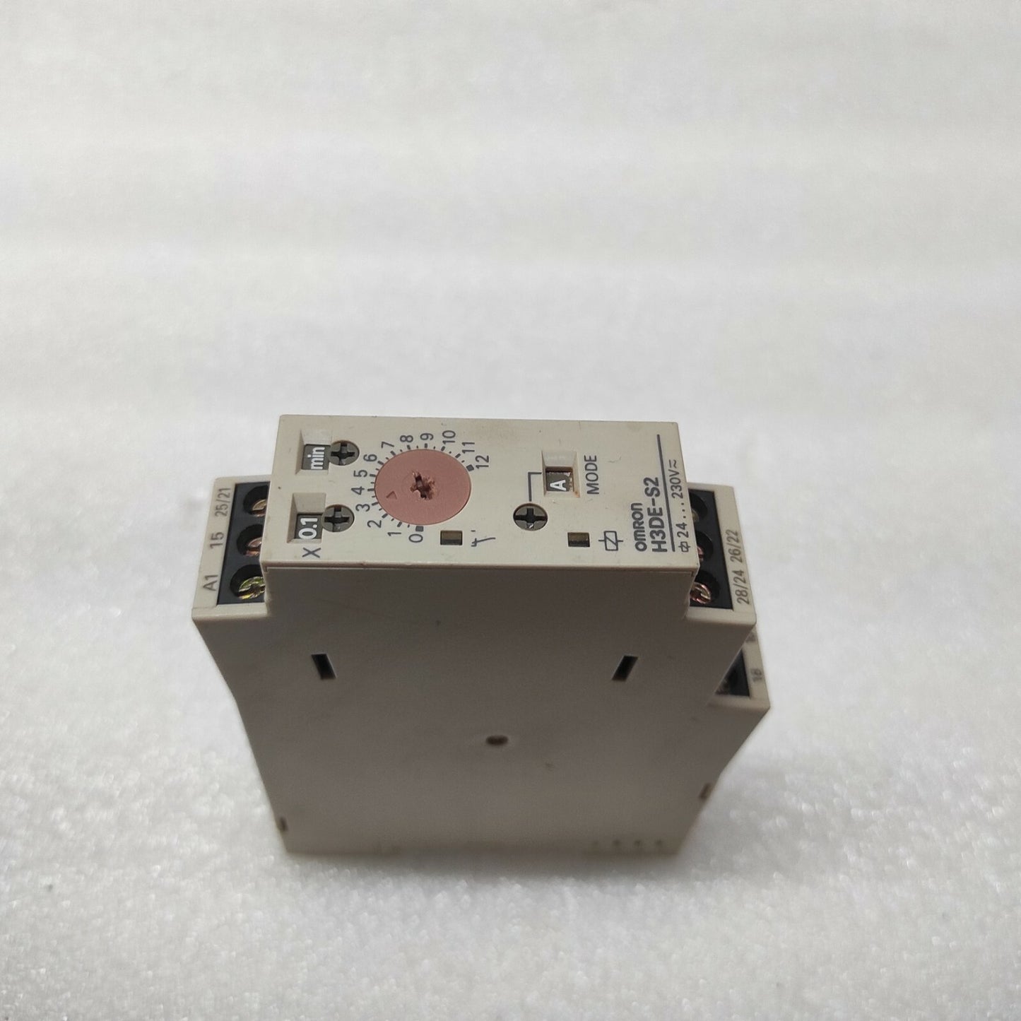 OMRON H3DE-S2 MULTIFUNCTION TIME DELAY RELAY 0.1S-120H 24-230VAC/DC