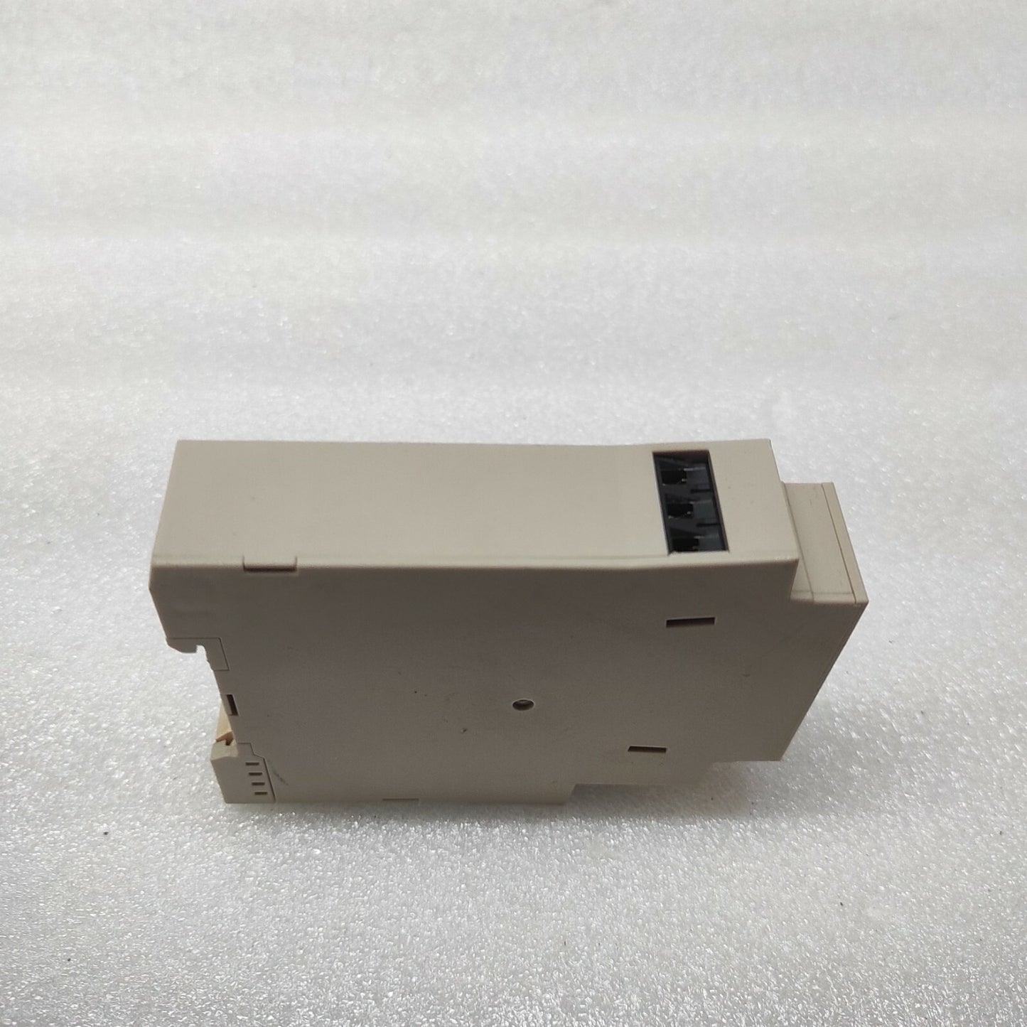 OMRON H3DE-S2 MULTIFUNCTION TIME DELAY RELAY 0.1S-120H 24-230VAC/DC