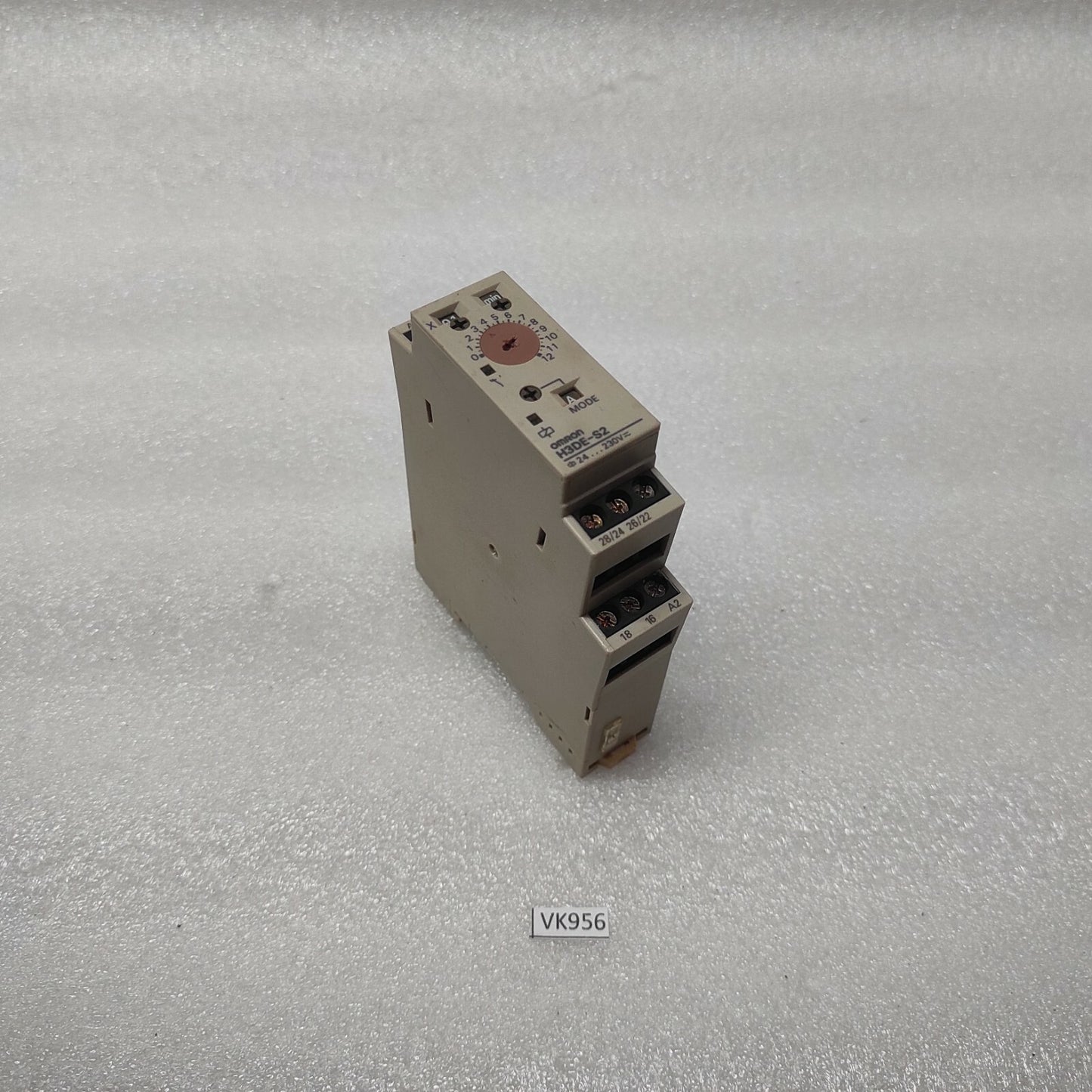 OMRON H3DE-S2 MULTIFUNCTION TIME DELAY RELAY 0.1S-120H 24-230VAC/DC