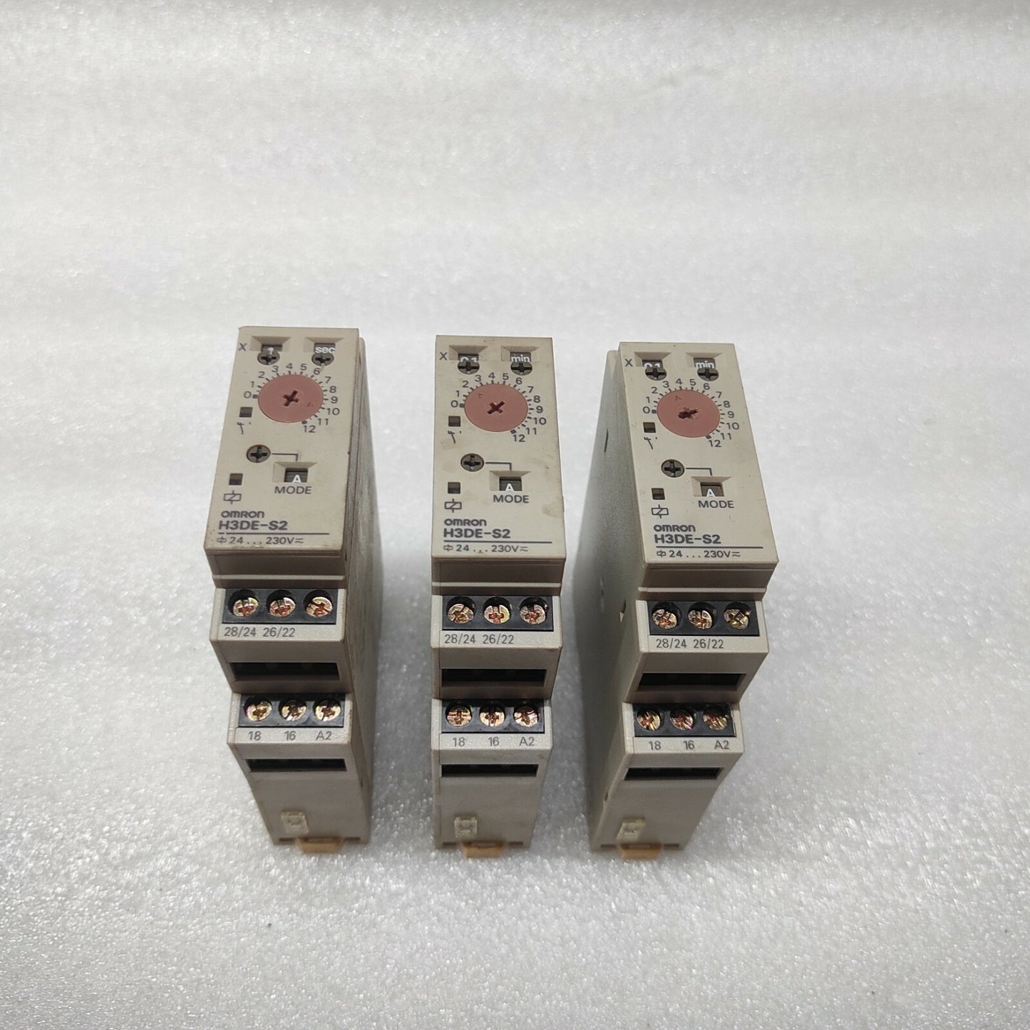 OMRON H3DE-S2 MULTIFUNCTION TIME DELAY RELAY 0.1S-120H 24-230VAC/DC