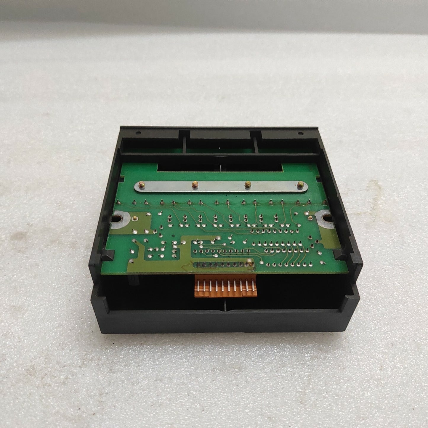 IDEC PFJ-T081U 8-RELAY OUTPUT UNIT