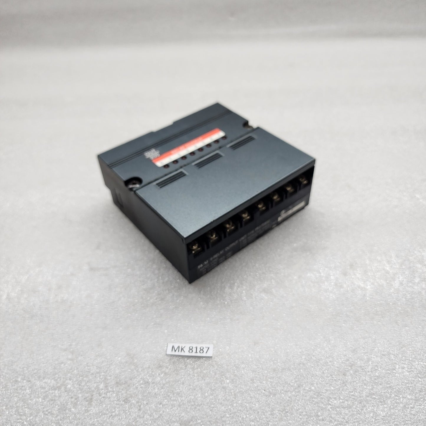 IDEC PFJ-T081U 8-RELAY OUTPUT UNIT