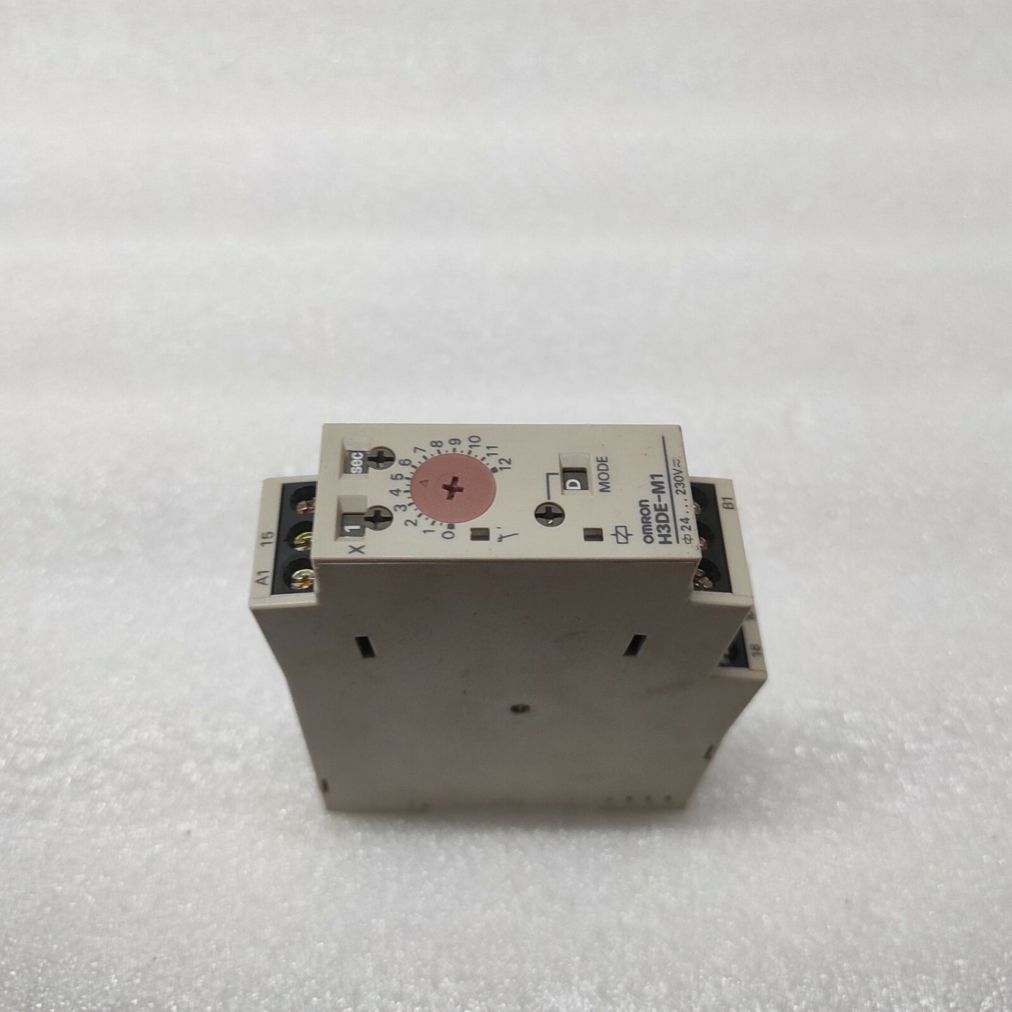 OMRON H3DE-M1 MULTIFUNCTION TIME DELAY RELAY 0.1S-120H 24-230VAC/DC