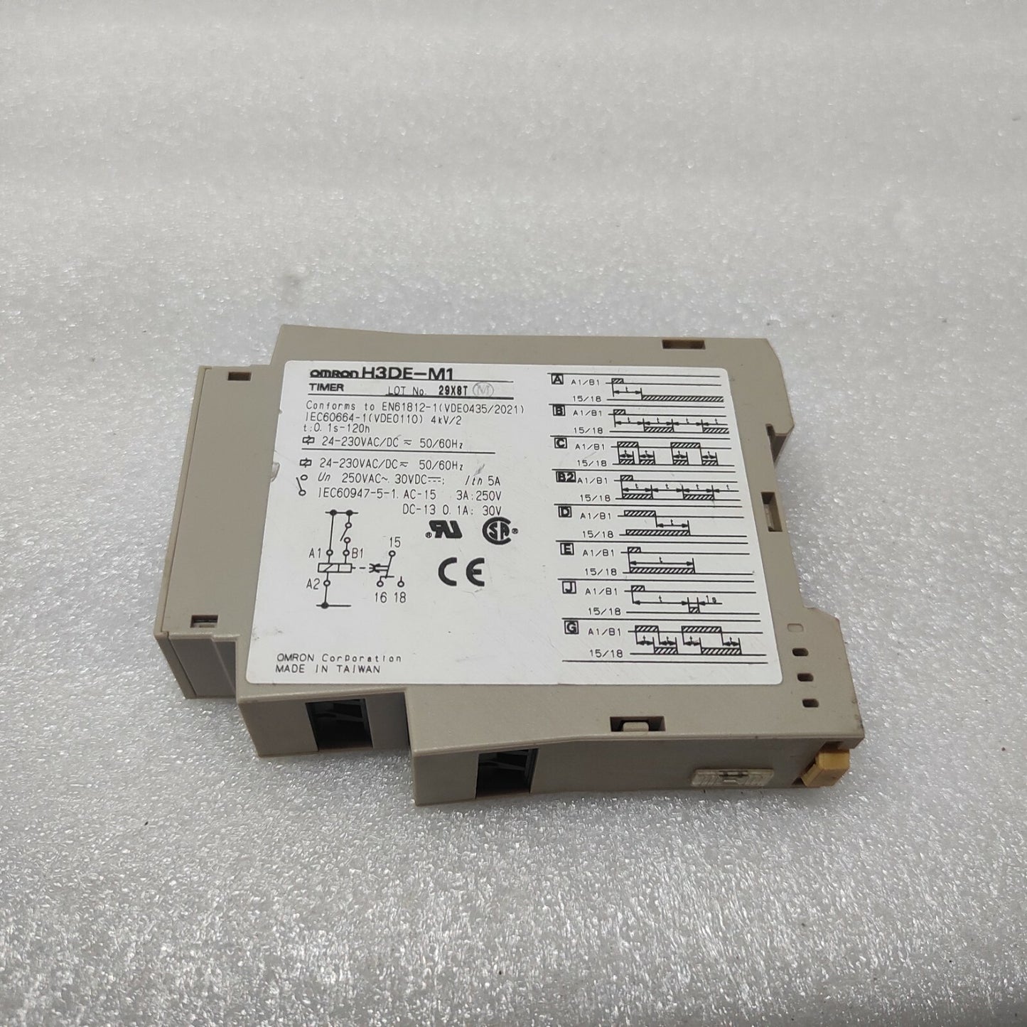 OMRON H3DE-M1 MULTIFUNCTION TIME DELAY RELAY 0.1S-120H 24-230VAC/DC