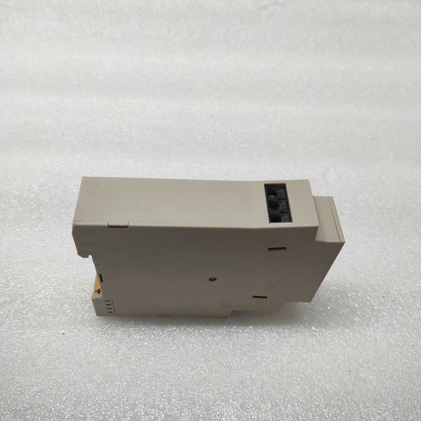 OMRON H3DE-M1 MULTIFUNCTION TIME DELAY RELAY 0.1S-120H 24-230VAC/DC