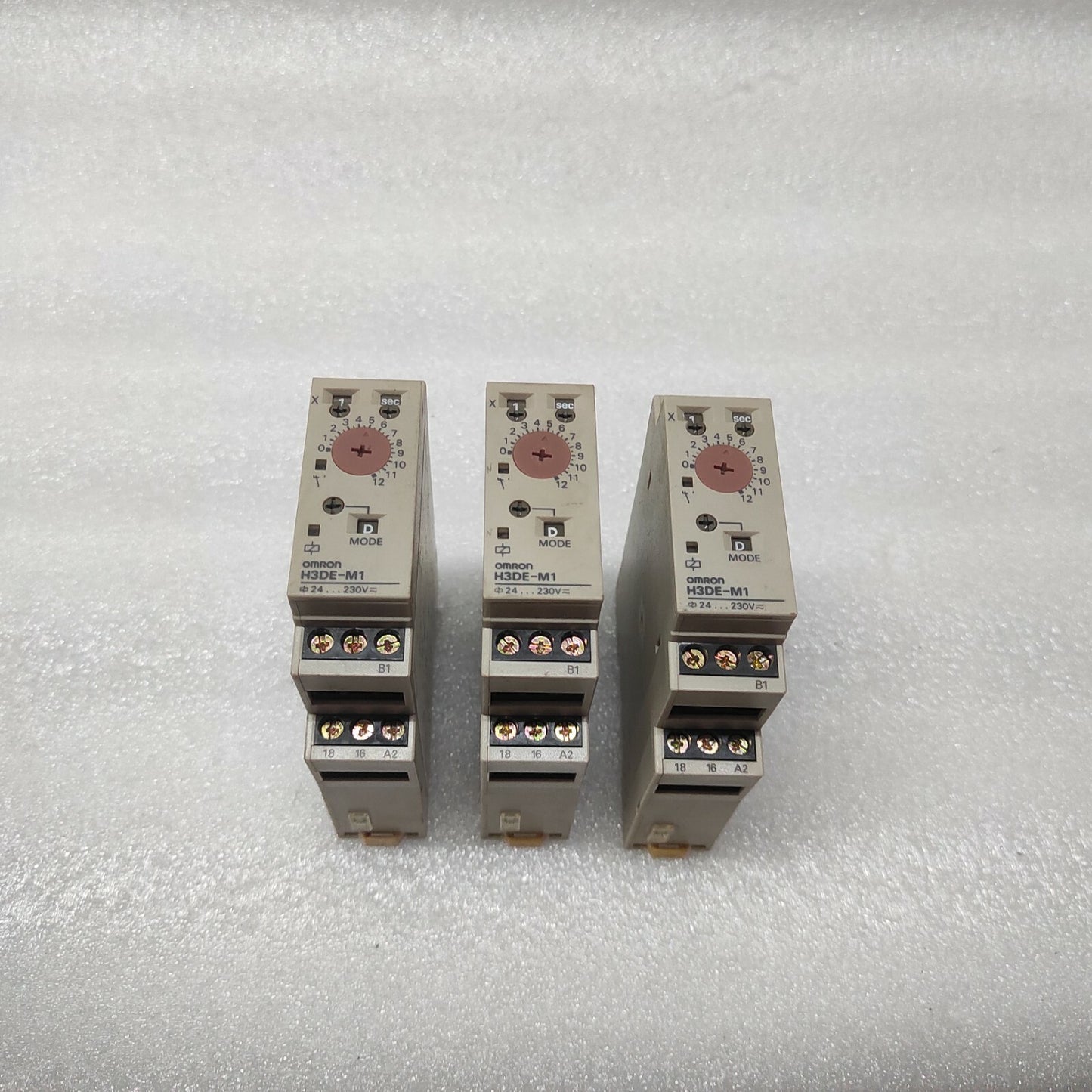 OMRON H3DE-M1 MULTIFUNCTION TIME DELAY RELAY 0.1S-120H 24-230VAC/DC