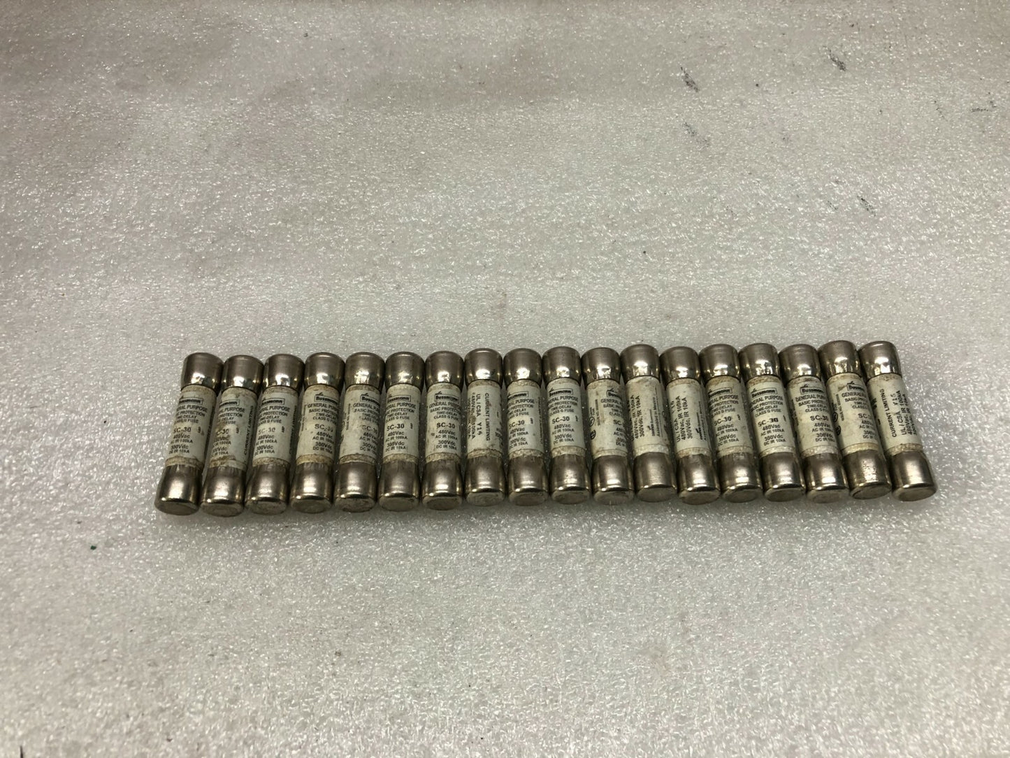 BUSSMANN SC-30 TIME DELAY FUSE 480VAC/300VDC LOT OF 18 UNIT