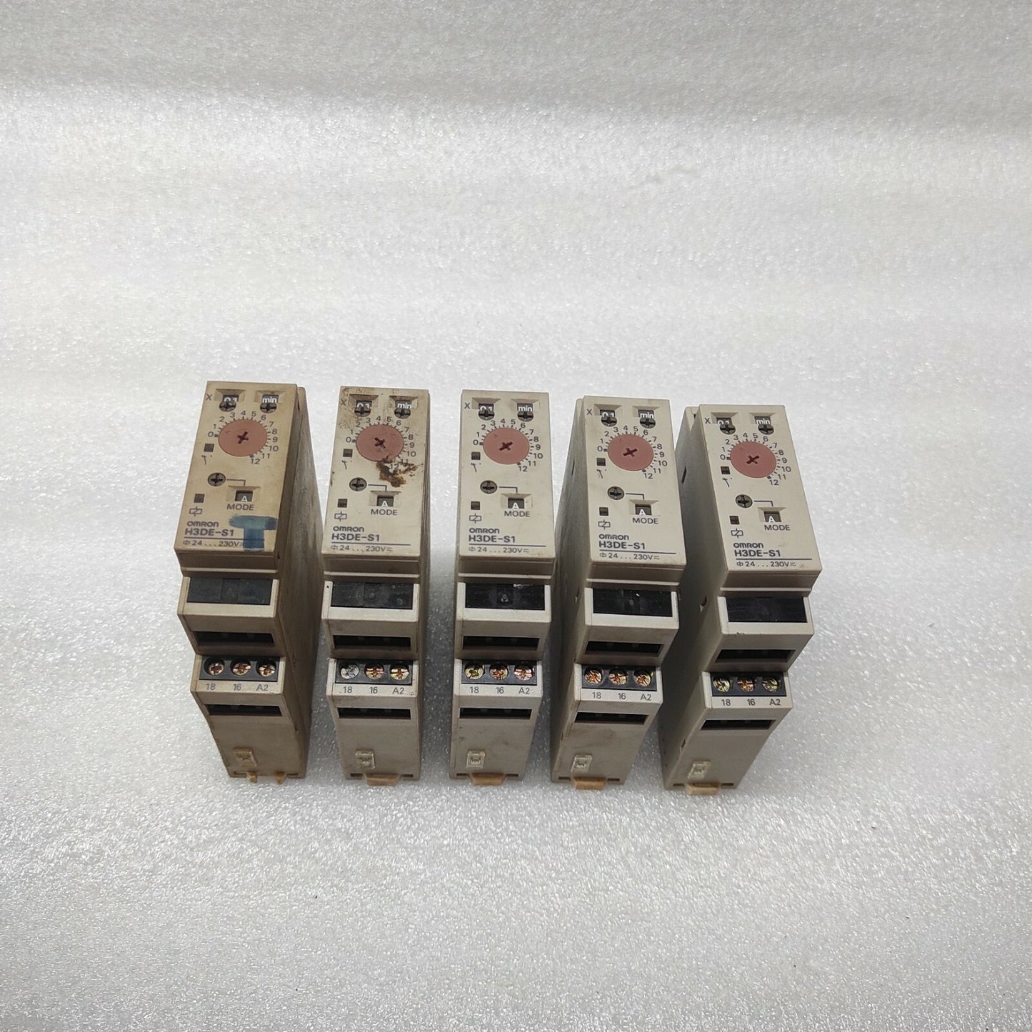OMRON H3DE-S1 MULTIFUNCTION TIME DELAY RELAY 24-230VAC/DC