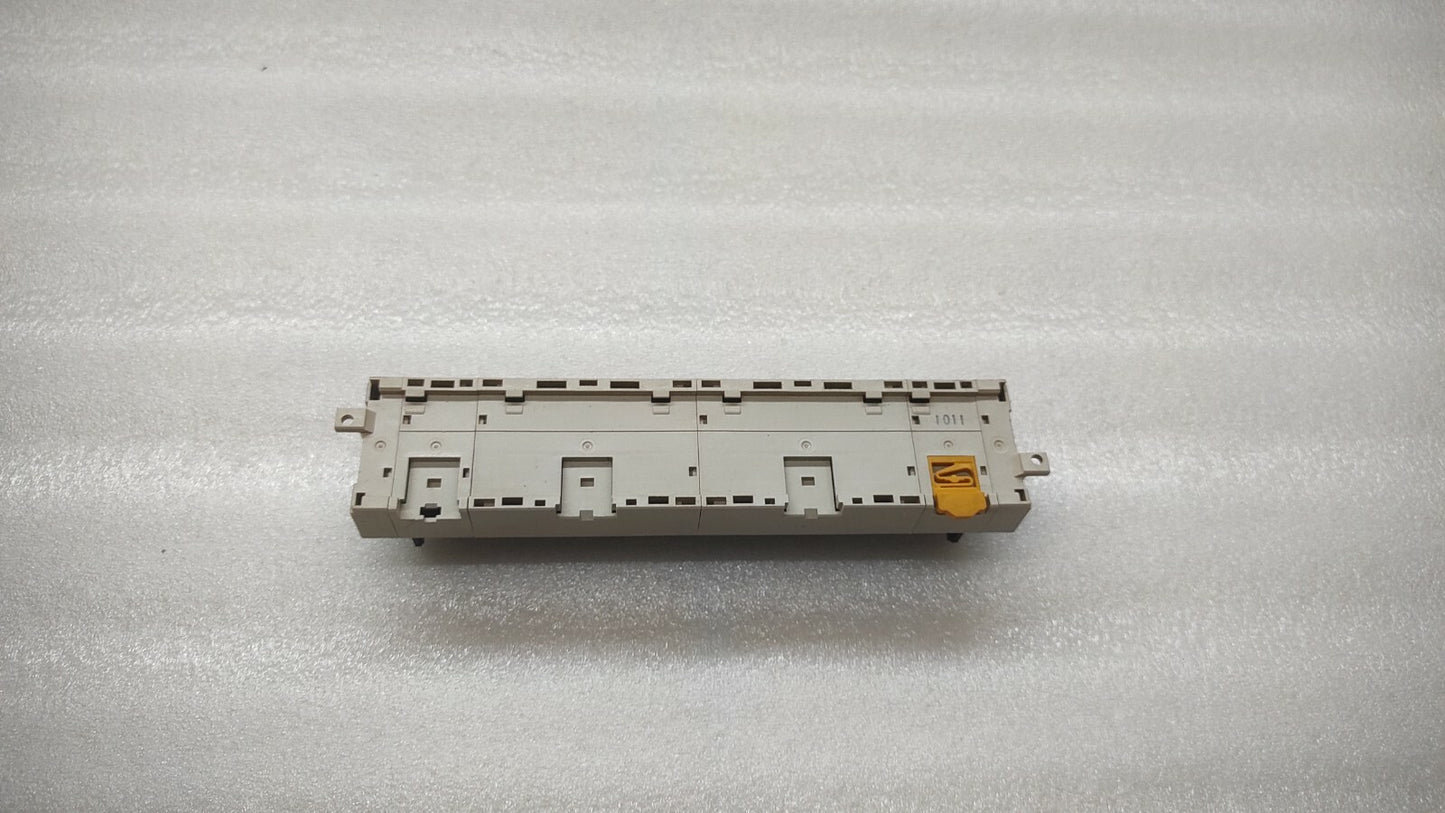 OMRON XW2B-40G5 INTERFACE MODULE M3.5 40PNT SCREW TERMINAL