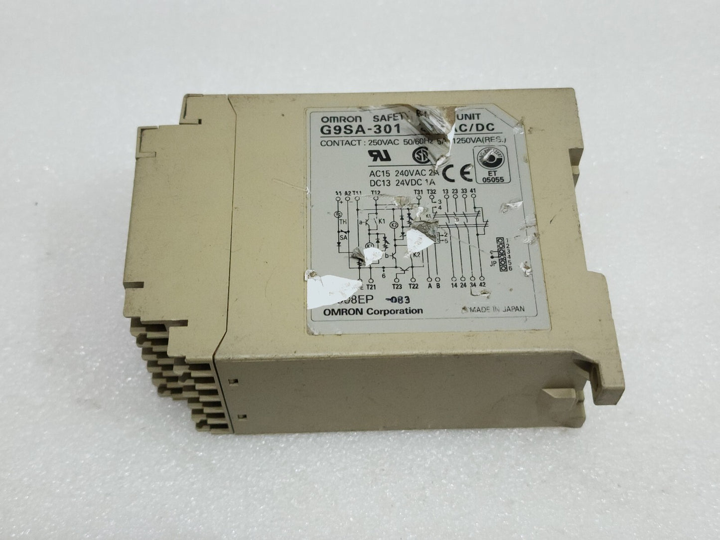 OMRON G9SA-301 SAFETY RELAY 24V AC-DC