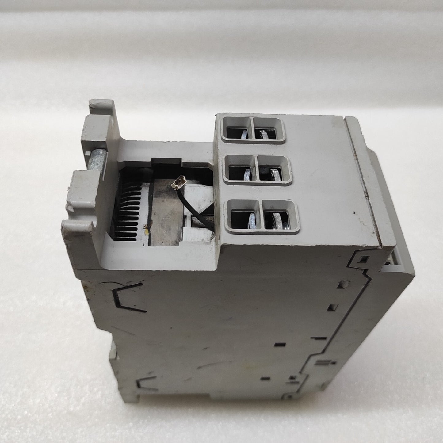 ALLEN BRADLEY SMC-3 SOFT STARTER CAT 150-C43NBR BODY CRACKED-DAMAGED