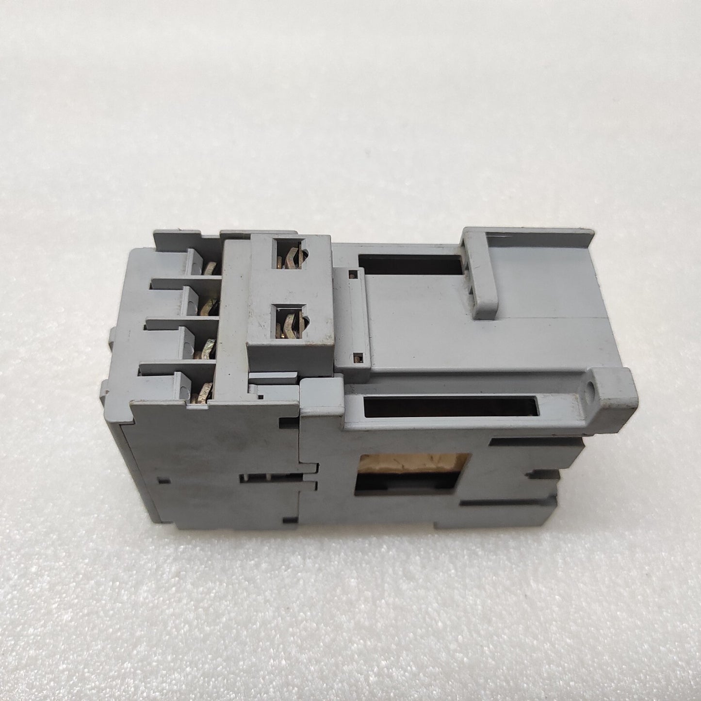 ALLEN BRADLEY CAT 100-C09D-10 MAGNETIC CONTACTOR COIL VOLTAGE 24VDC 100C09D10