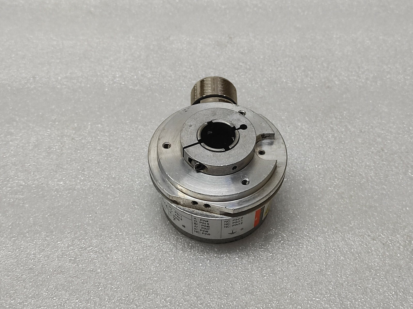 KUEBLER SENDIX 5020 INCREMENTAL ENCODER 8.5020.0A50.0512.F024 10-30VDC