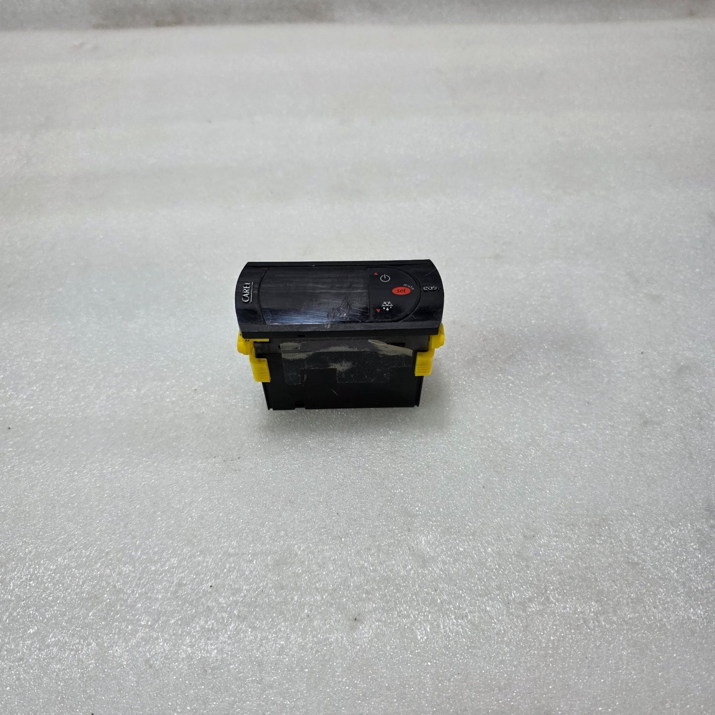 CAREL PJEZM0N010 DIGITAL TEMPERATURE CONTROLLER | 230V AC | REFRIGERATION CONTRO
