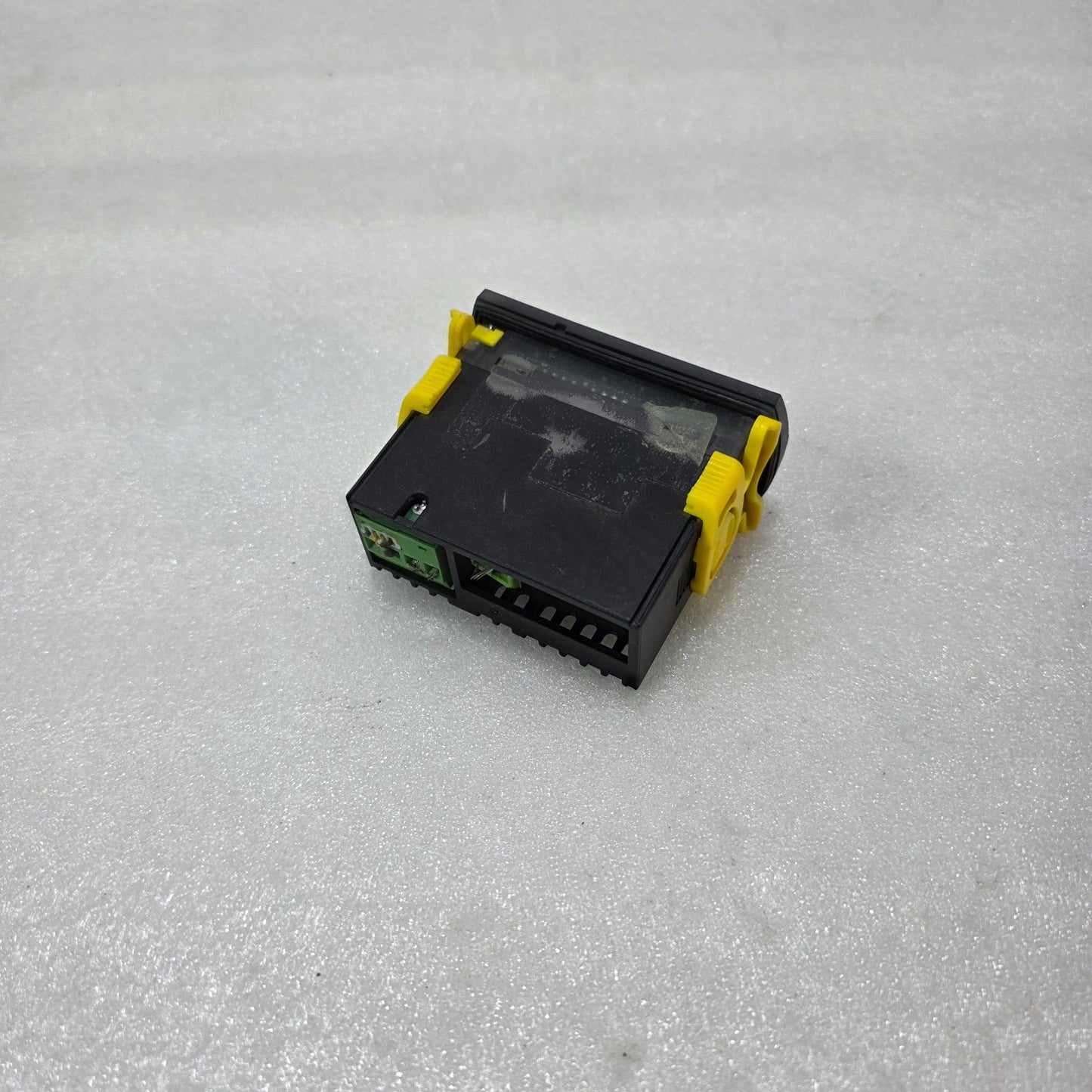 CAREL PJEZM0N010 DIGITAL TEMPERATURE CONTROLLER | 230V AC | REFRIGERATION CONTRO