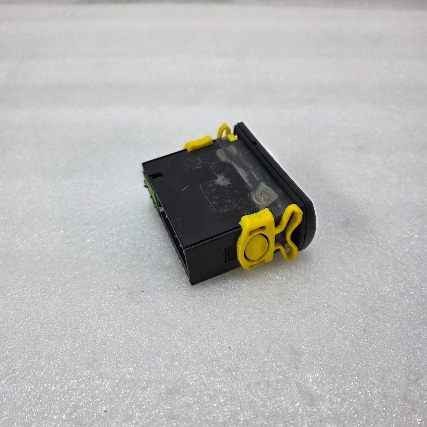 CAREL PJEZM0N010 DIGITAL TEMPERATURE CONTROLLER | 230V AC | REFRIGERATION CONTRO
