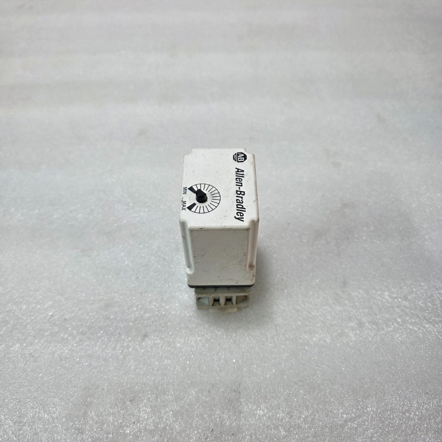 ALLEN BRADLEY 700-HT12AU12 TIME DELAY RELAY | 12V AC/DC | POWER ON DELAY 0.1–10S