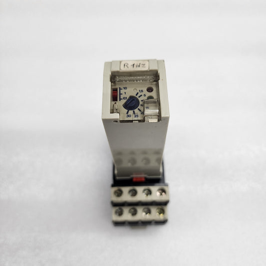 TELEMECANIQUE RHT418B ON DELAY TIMING RELAY WITH SUPPRESSOR