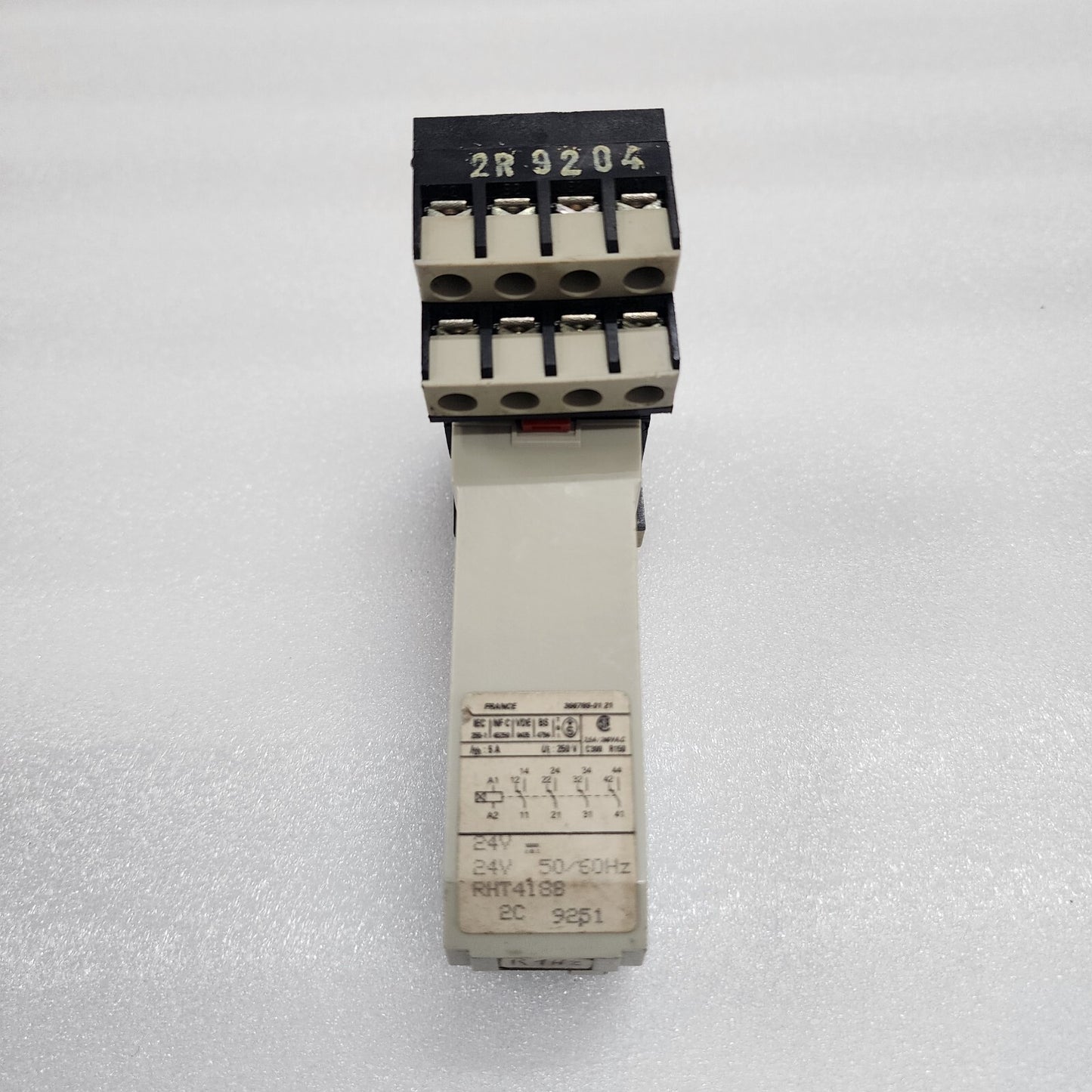 TELEMECANIQUE RHT418B ON DELAY TIMING RELAY WITH SUPPRESSOR