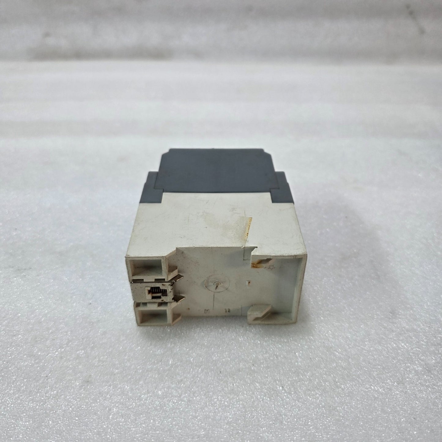 ABB CM-IWN-AC INSULATION MONITORING RELAY 1SVR450075R0000 | 24–240V AC/DC