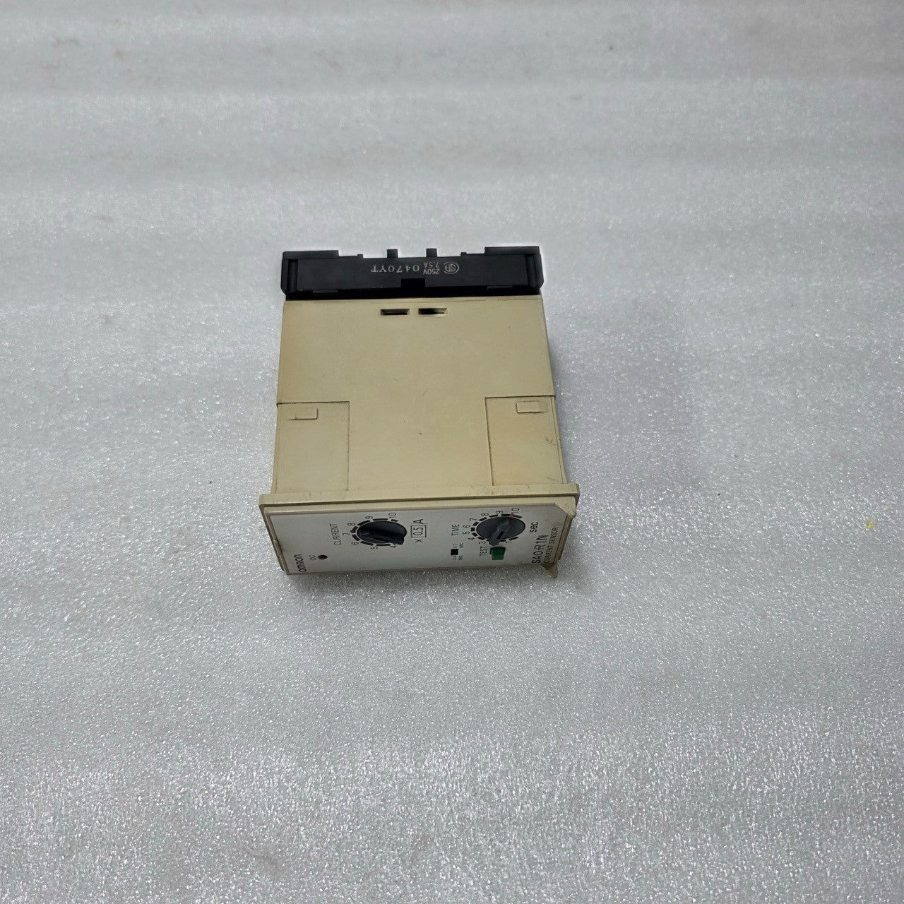 OMRON SAO-R1N ADJUSTABLE CURRENT SENSOR RELAY WITH TIME DELAY 100/110/120V