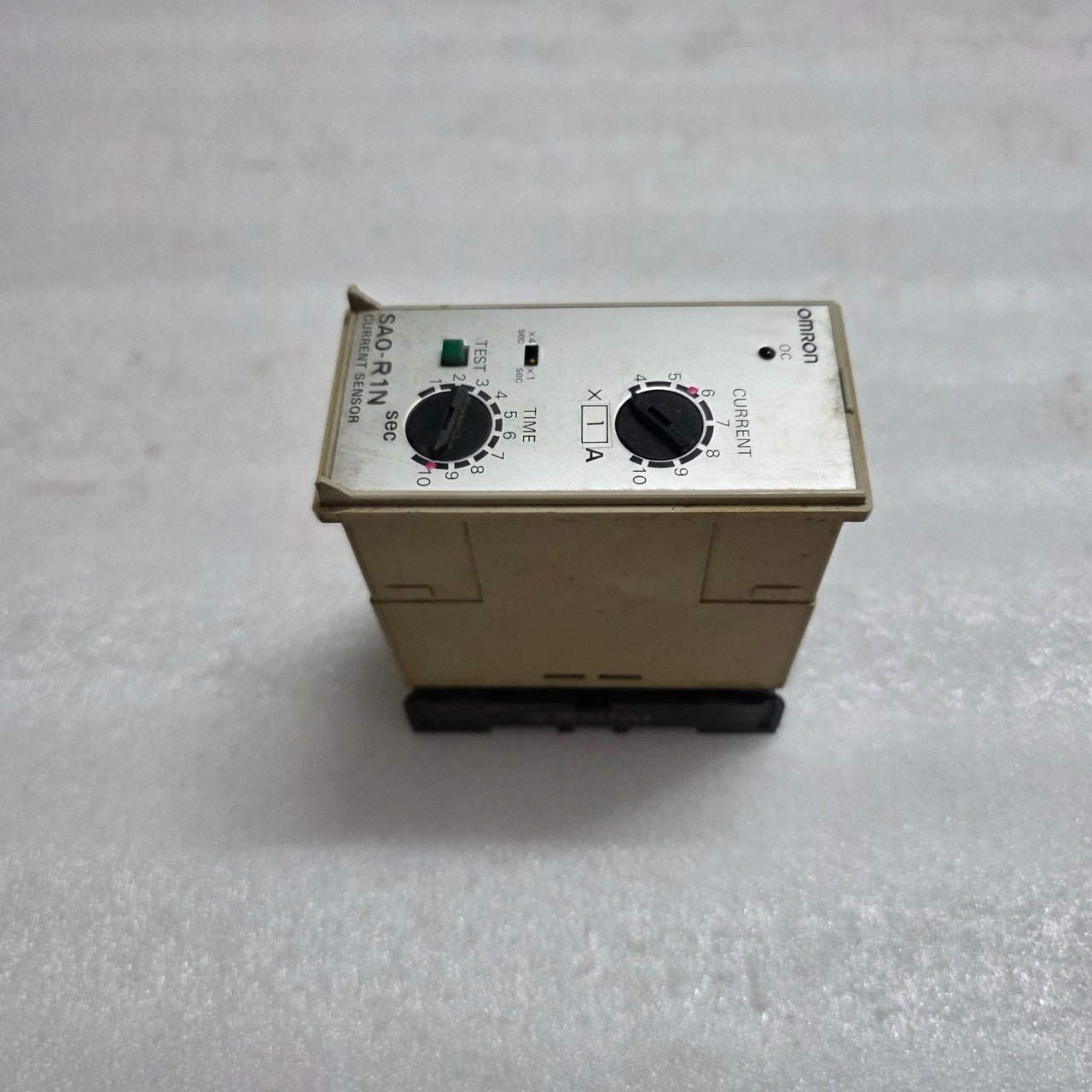 OMRON SAO-R1N ADJUSTABLE CURRENT SENSOR RELAY WITH TIME DELAY 100/110/120V