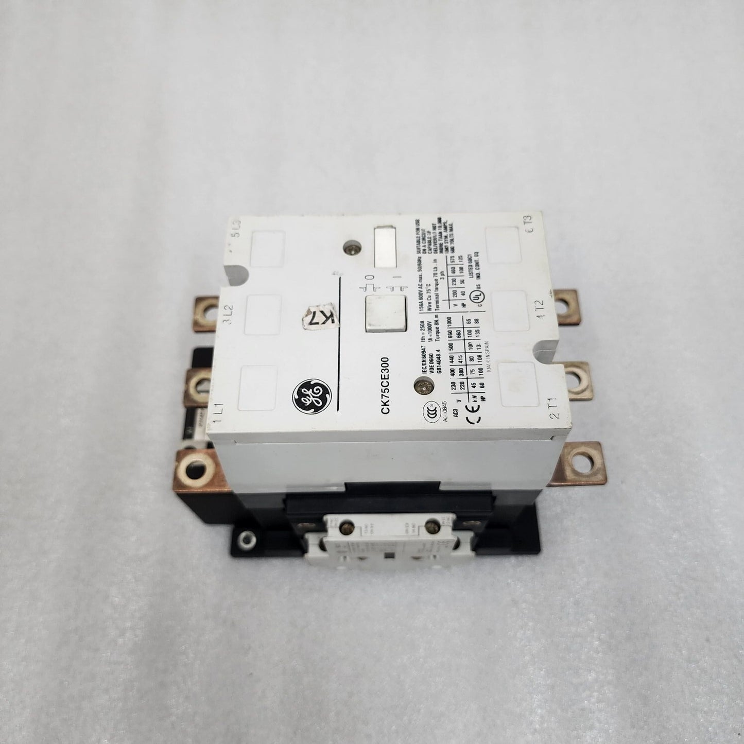GENERAL ELECTRIC CK75CE300 3-POLE CIRCUIT BREAKER 250A 24VDC