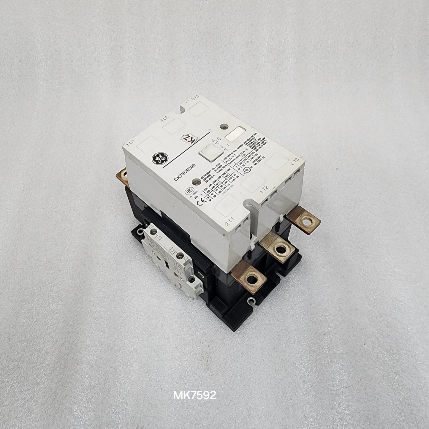 GENERAL ELECTRIC CK75CE300 3-POLE CIRCUIT BREAKER 250A 24VDC