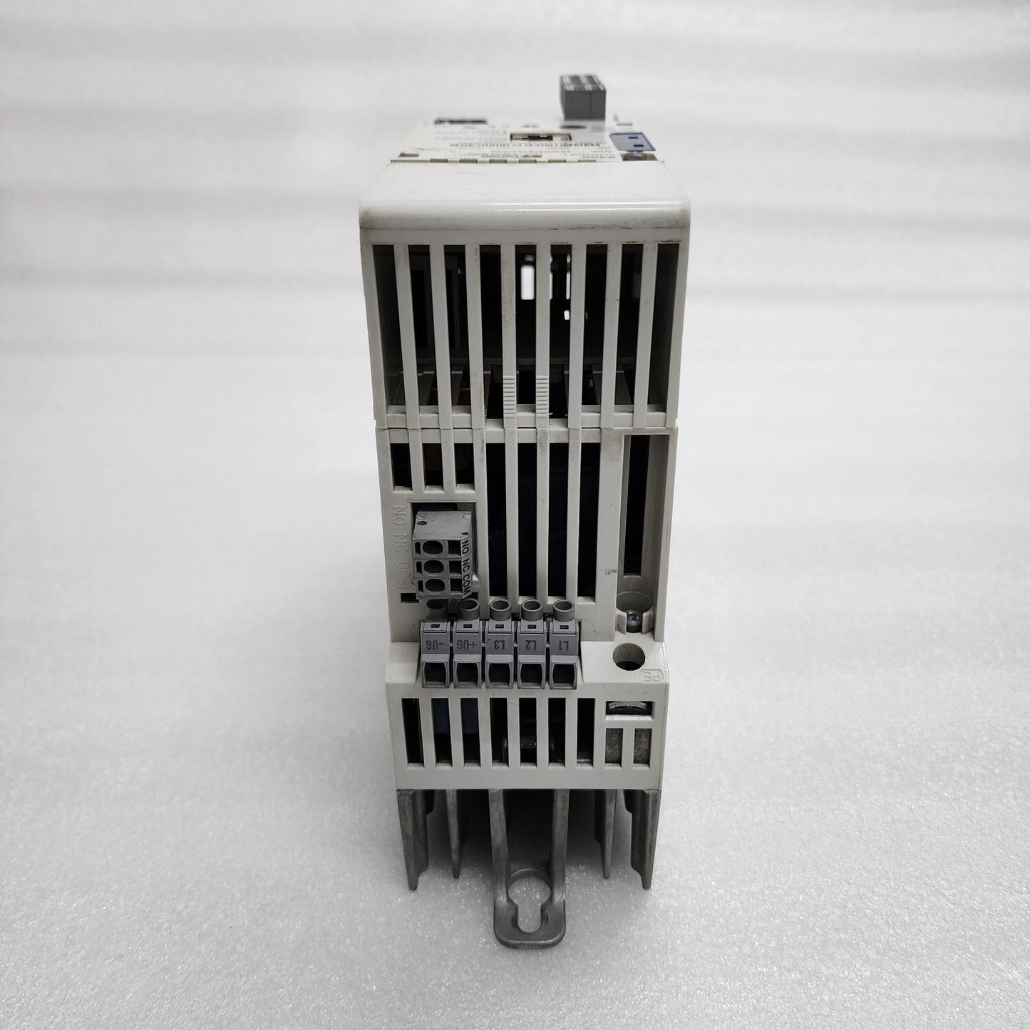 LENZE E84AVSCE7514SXO 0.75 KW 2.4A 8400 FREQUENCY INVERTER