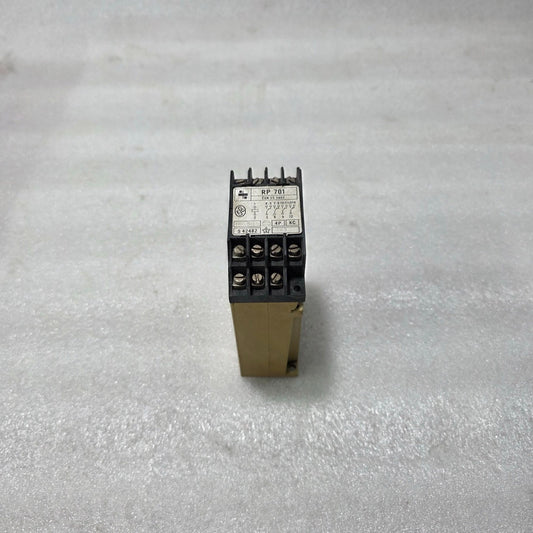 RP 701 ELECTROMECHANICAL RELAY 110V AC 4P 50HZ | ČSN 35 3402 BROKEN BODY
