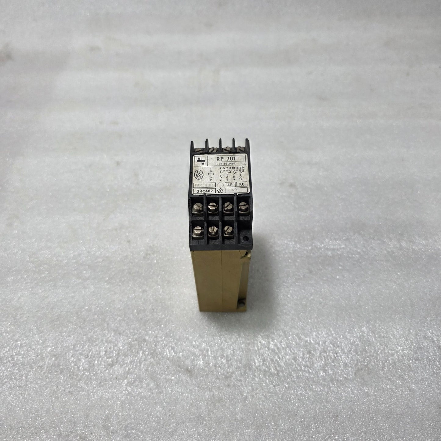 RP 701 ELECTROMECHANICAL RELAY 110V AC 4P 50HZ | ČSN 35 3402 BROKEN BODY