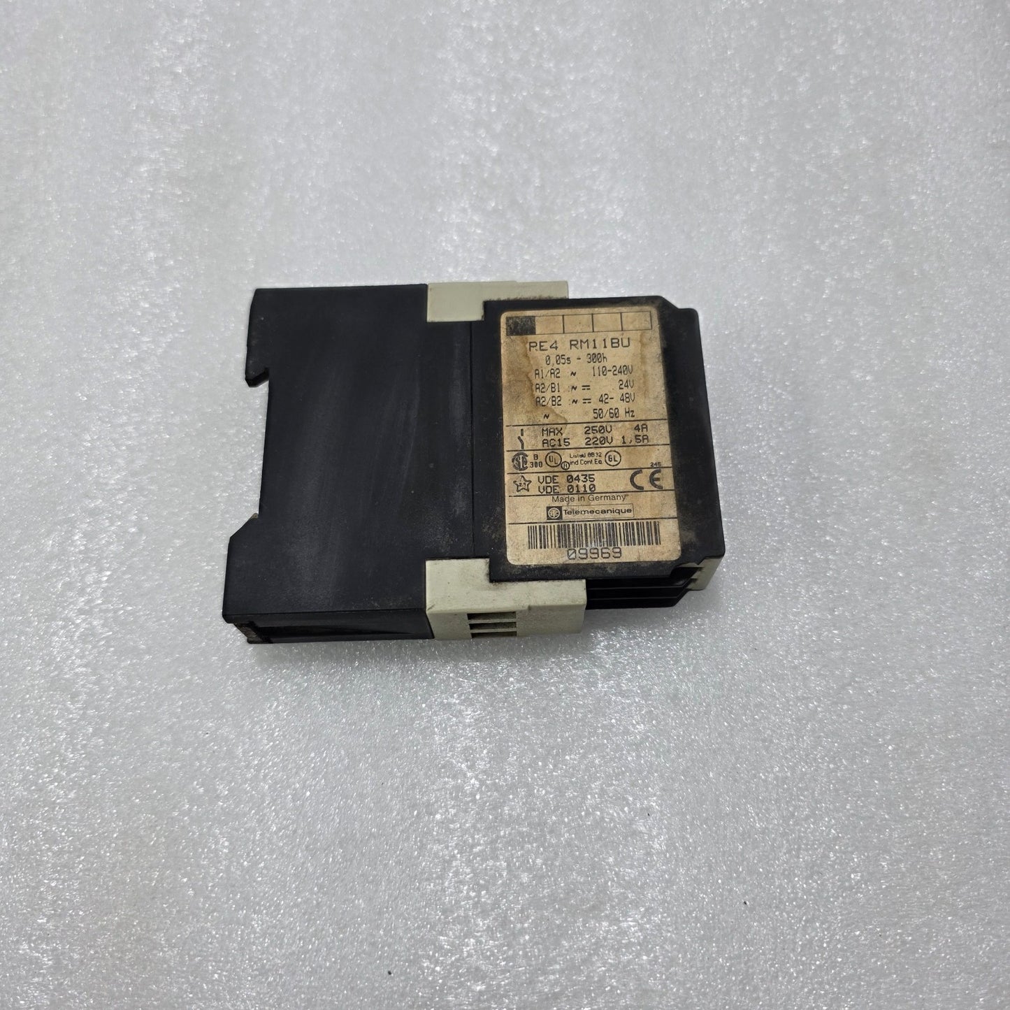 TELEMECANIQUE RE4 RM11BU MULTIFUNCTION TIME DELAY RELAY 09969 0.05–300H 110–240V