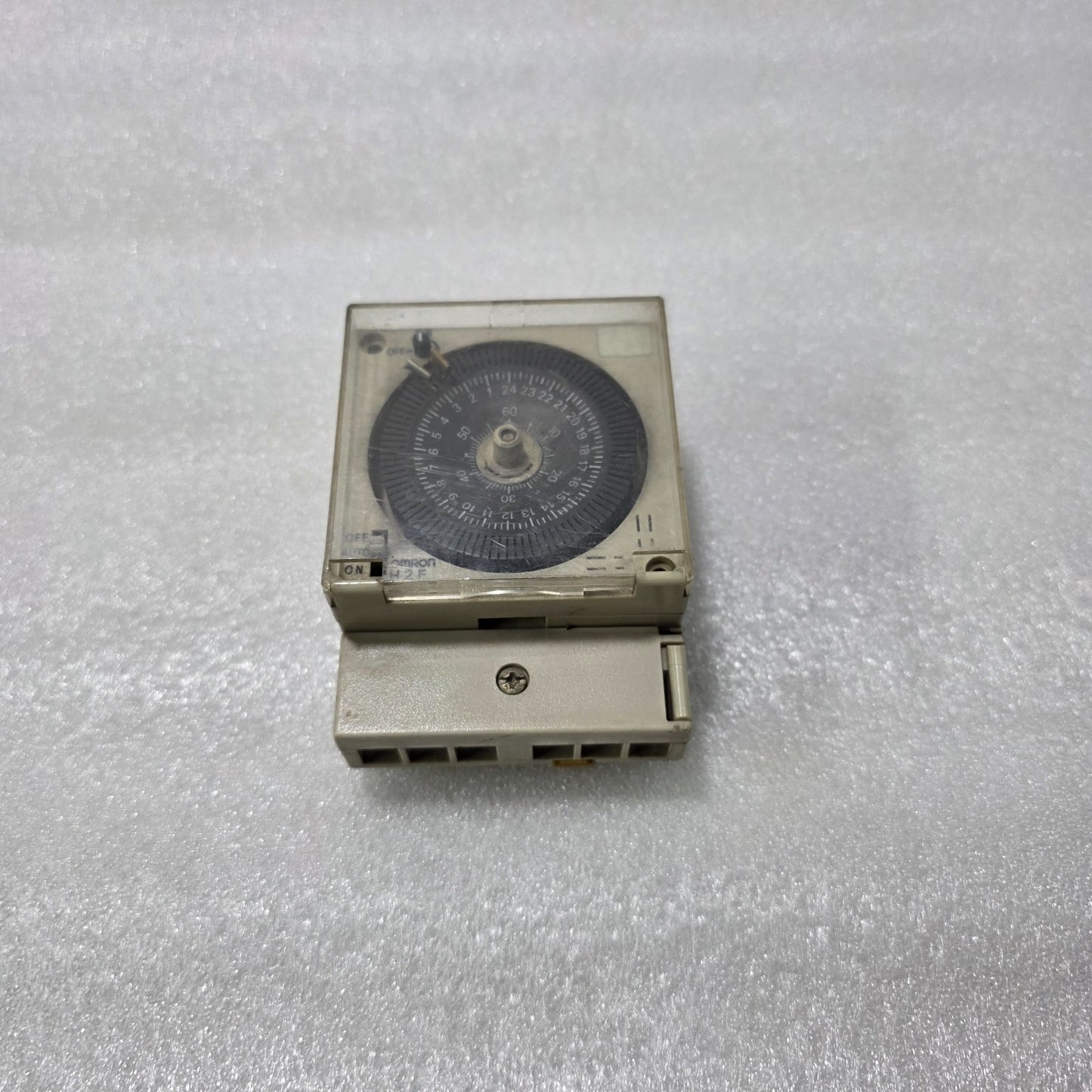 OMRON H2F‑DFC GENERAL USE TIME SWITCH – 24-HOUR MOTOR TIMER SWITCH, 15 A 250 VAC