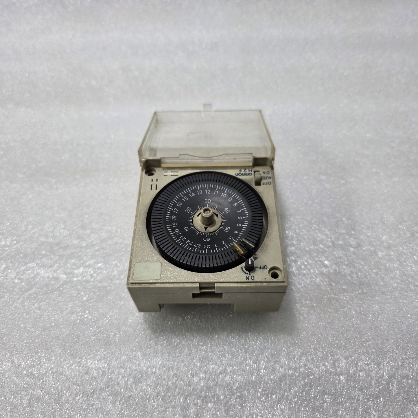 OMRON H2F‑DFC GENERAL USE TIME SWITCH – 24-HOUR MOTOR TIMER SWITCH, 15 A 250 VAC