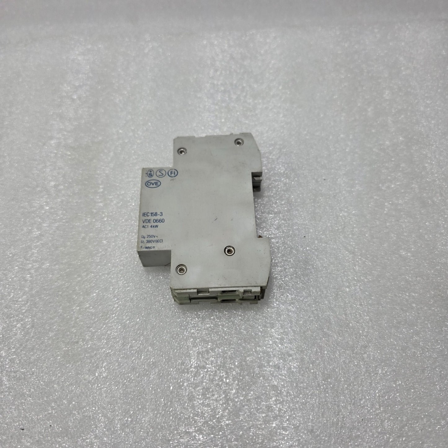 TELEMECANIQUE GC2-M22 MODULAR CONTACTOR RELAY 20A 230V AC COIL DIN RAIL MOUNT