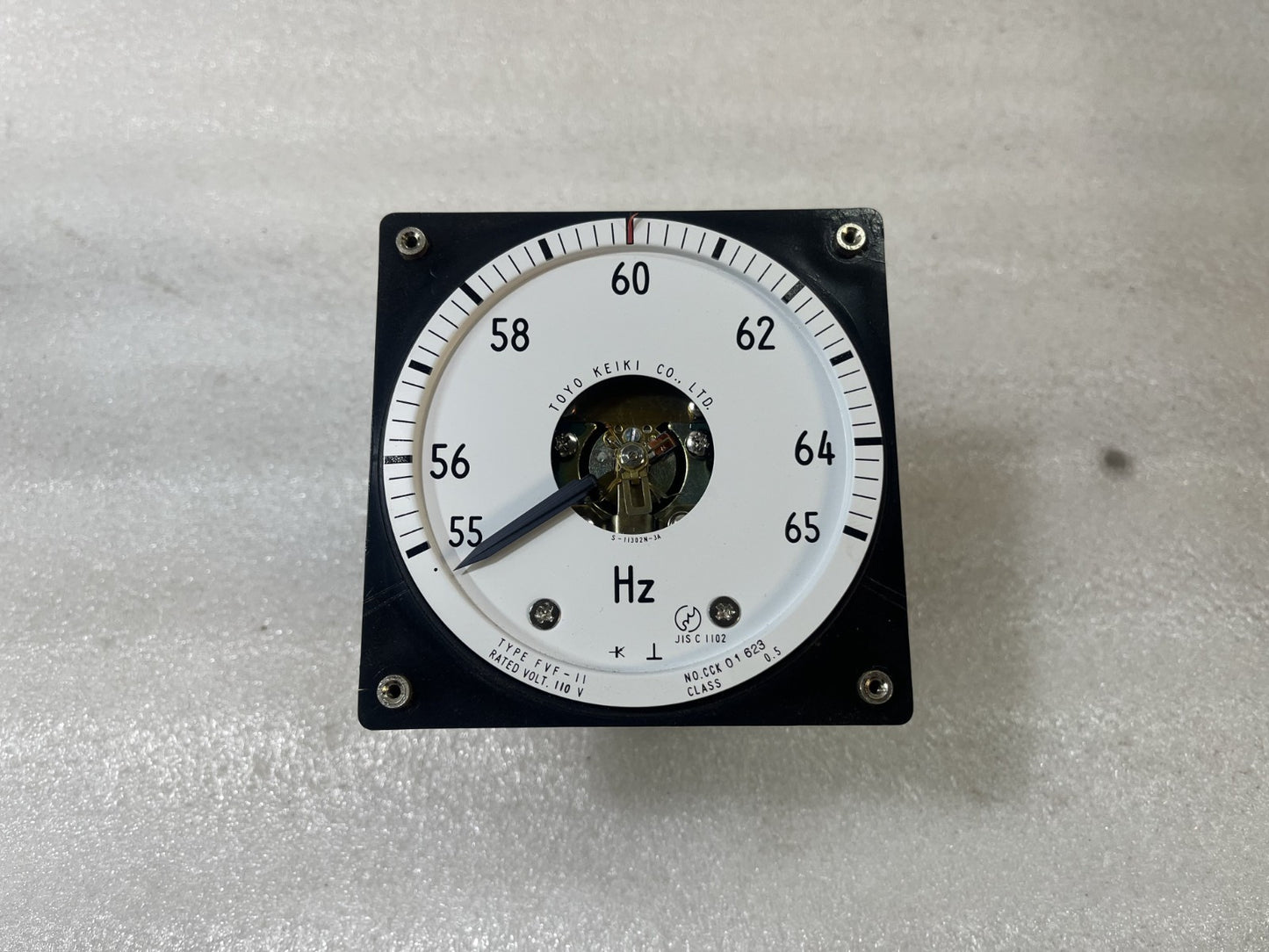 TOYO KEIKI FVF-11 55–65 HZ ANALOG FREQUENCY METER 110V CLASS 0.5
