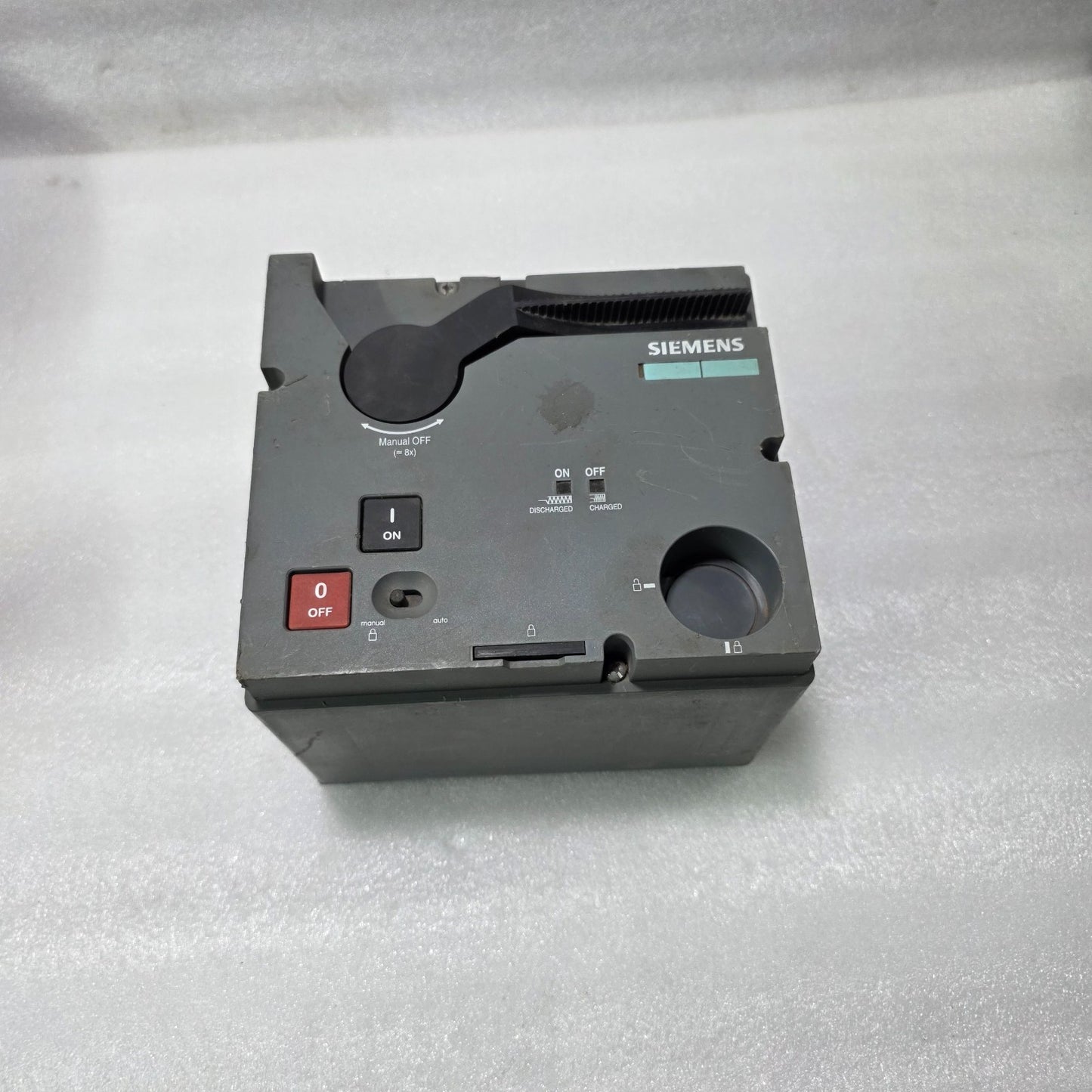 SIEMENS 3VL9600-3MQ00 MOTOR OPERATOR FOR 3VL MCCB | AUTOMATIC ON/OFF MECHANISM |