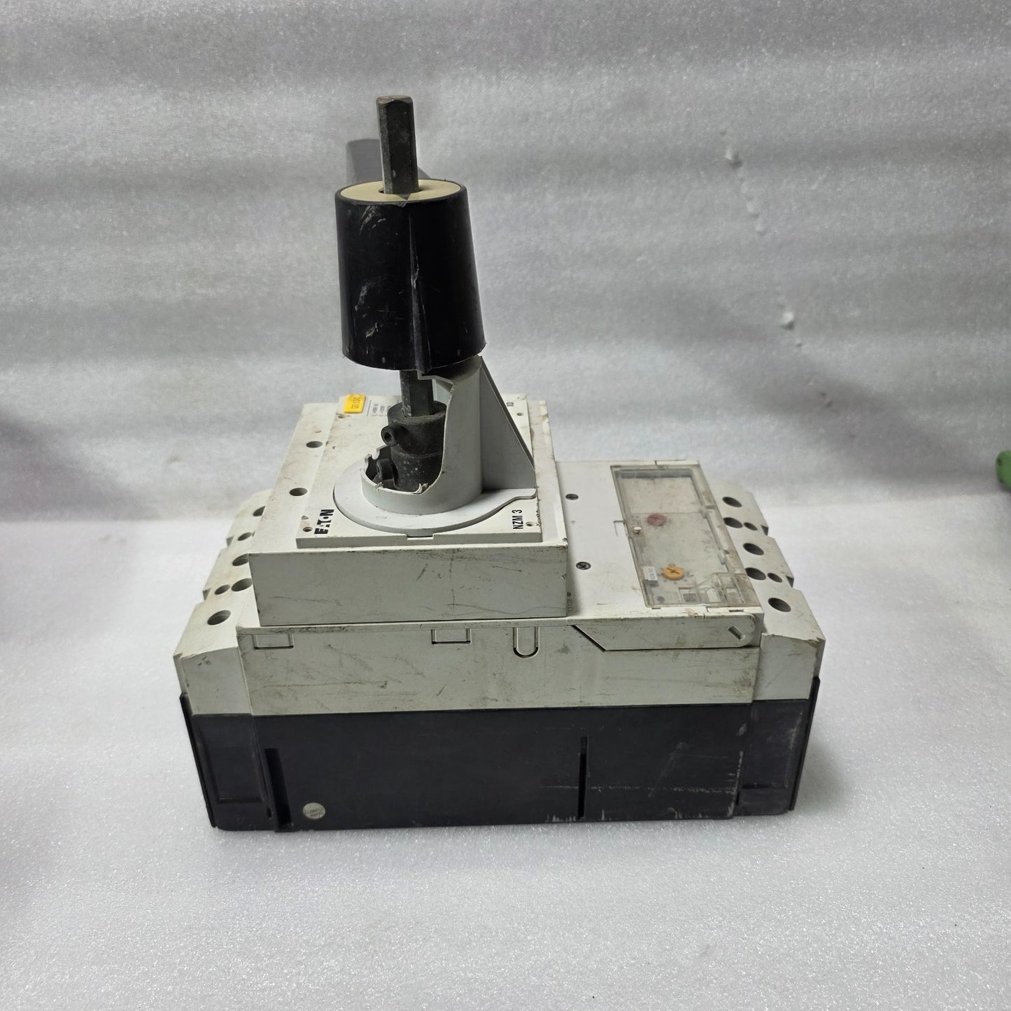 EATON NZM3 400A MCCB WITH CS100 TRIP UNIT | 690V AC / 1000V INSULATION