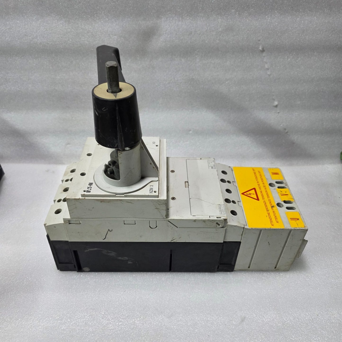 EATON NZM3 600A MOLDED CASE CIRCUIT BREAKER (MCCB) | 690V AC / 1000V RATED