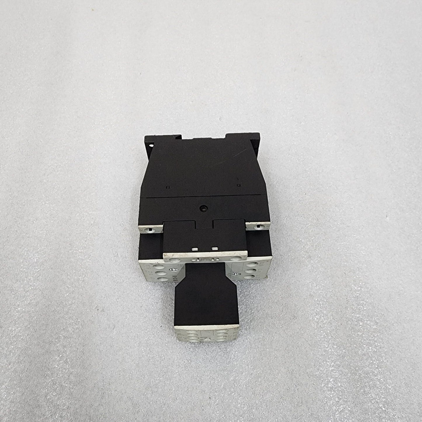 EATON DIL M17-10 3-POLE CONTACTOR XTCE018C10 24-27VDC XTCEXFAC22