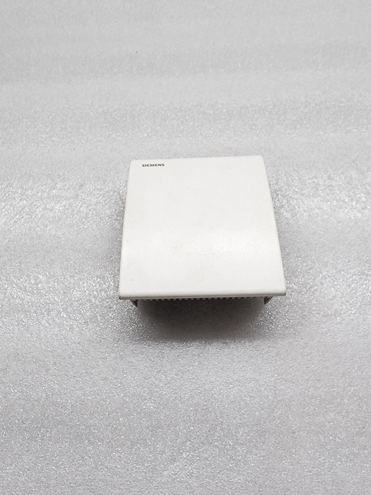 SIEMENS QFA2020 ROOM TEMPERATURE CONTROLLER 131220B