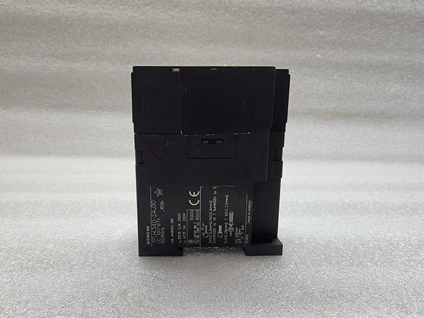 SIEMENS 7PU4340-2AJ30 TIMER RELAY 100-127V
