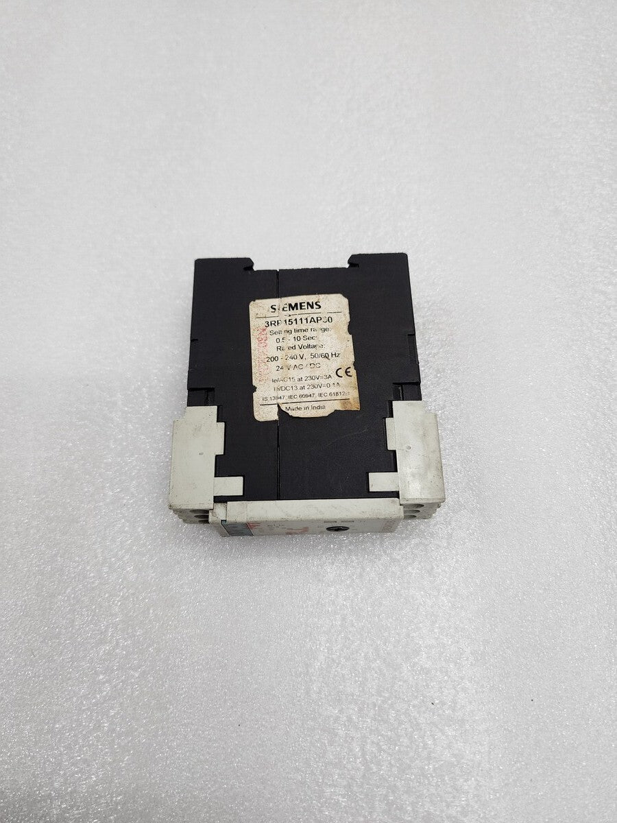 SIEMENS 3RP1511-1AP30 TIME RELAY