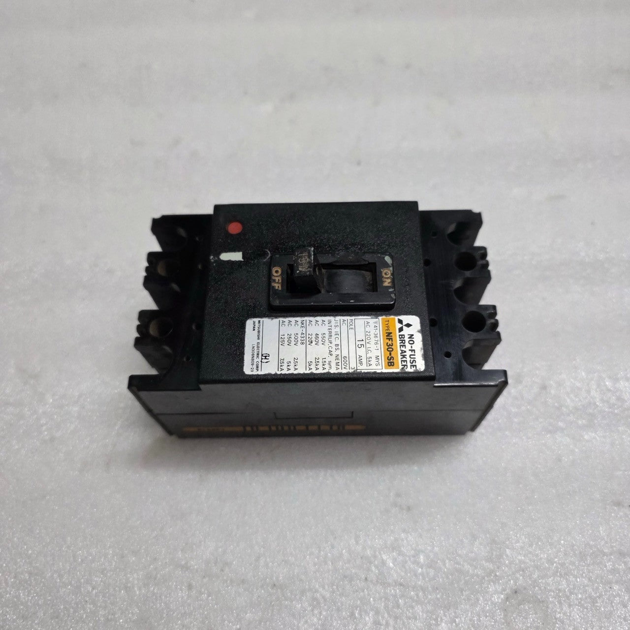 MITSUBISHI NF30-SB 3-POLE CIRCUIT BREAKER 15A