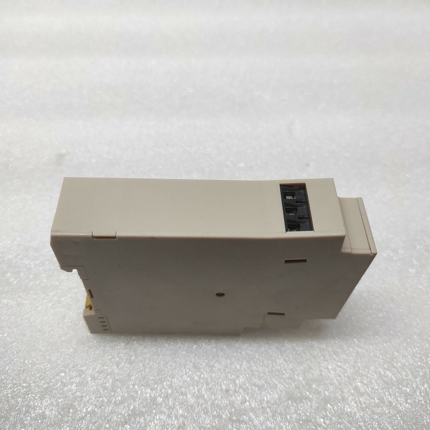 OMRON H3DE-M2 MULTIFUNCTION TIME RELAY 0.1S-120H 24-230VAC/DC