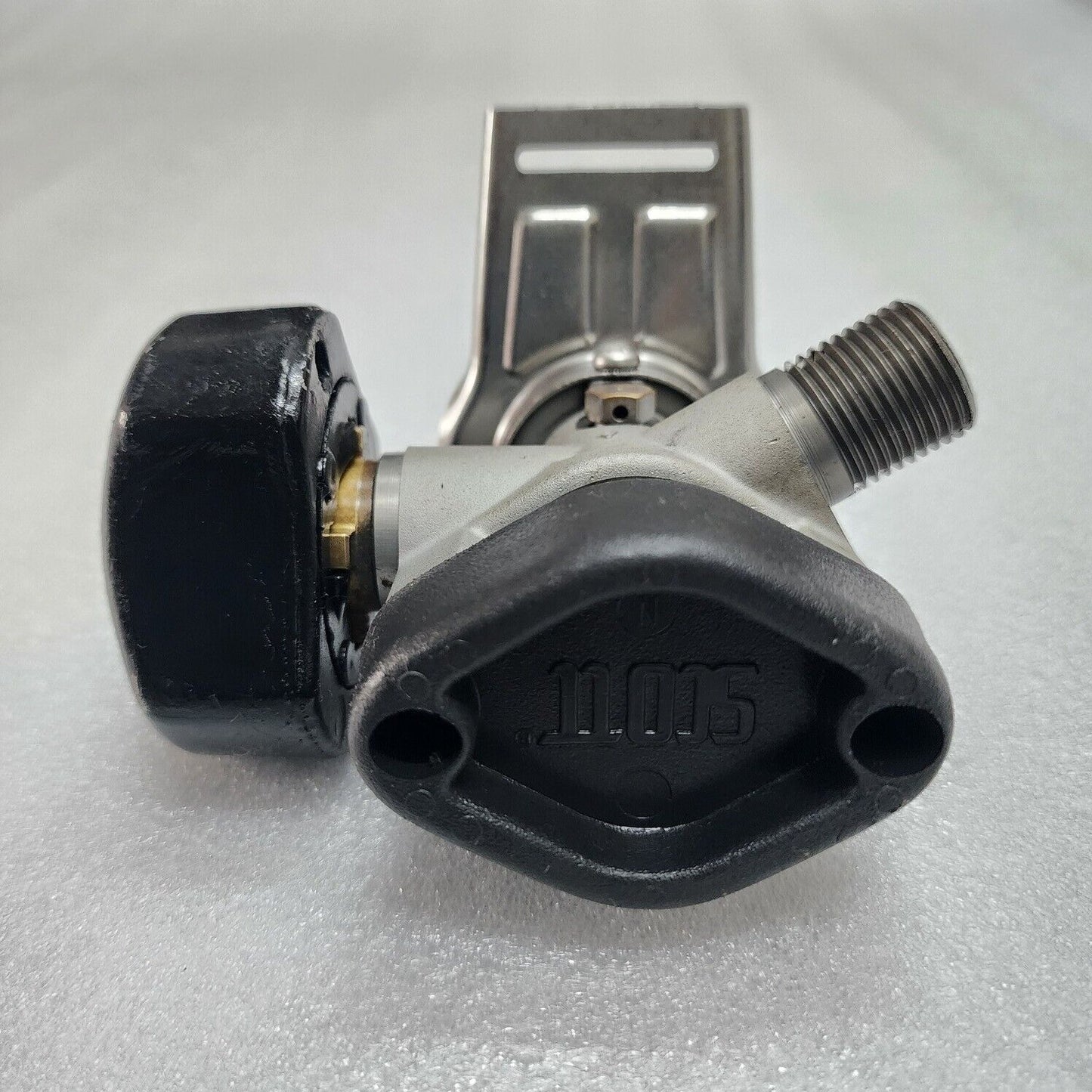 SCOTT BREATHING AIR CYLINDER VALVE 300 BAR THREAD M18