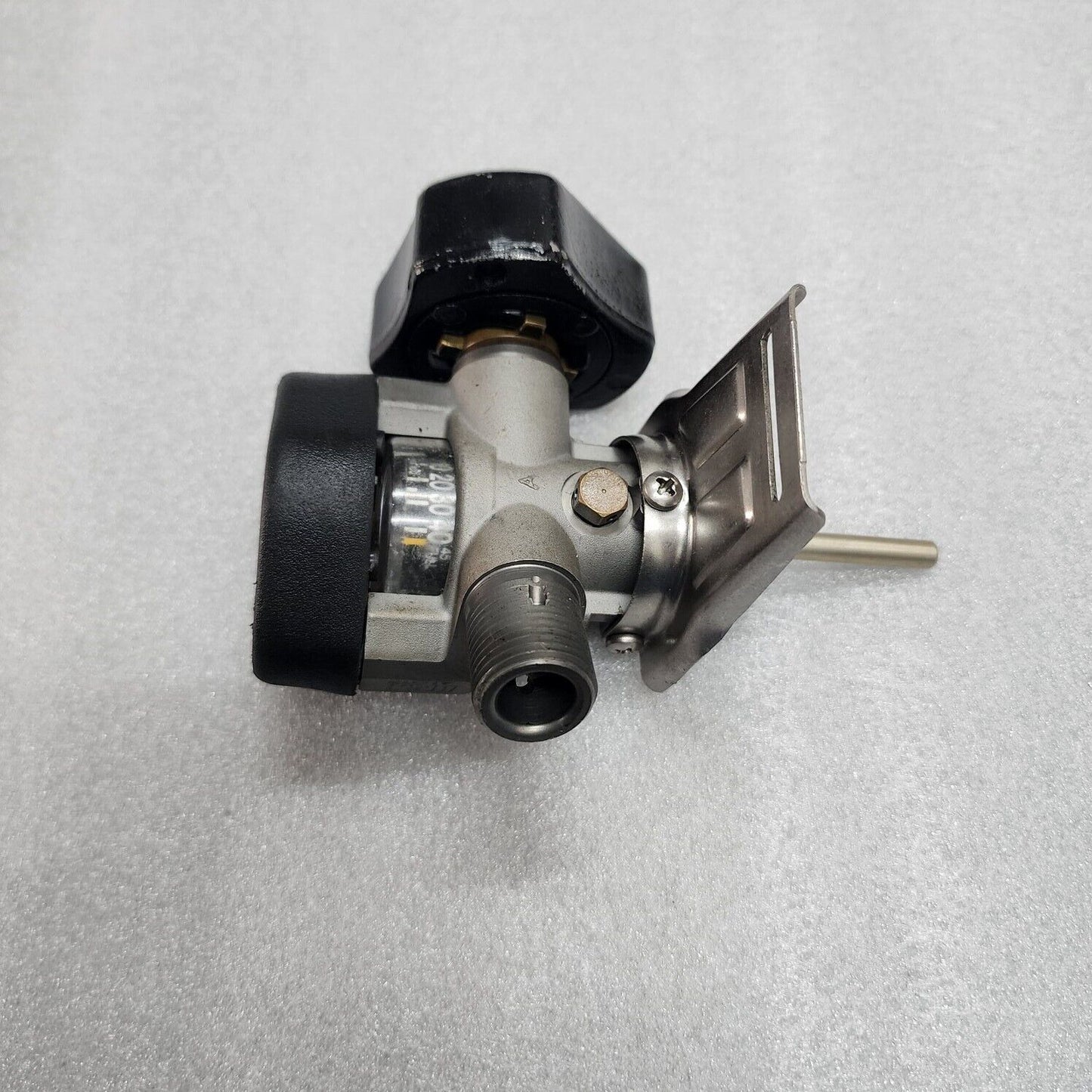 SCOTT BREATHING AIR CYLINDER VALVE 300 BAR THREAD M18